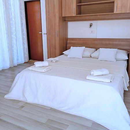 Guesthouse Cecilia 2 Malinska Kültér fotó